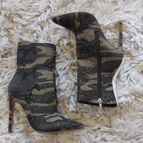 Steve Madden Wagu Camouflage Heel 